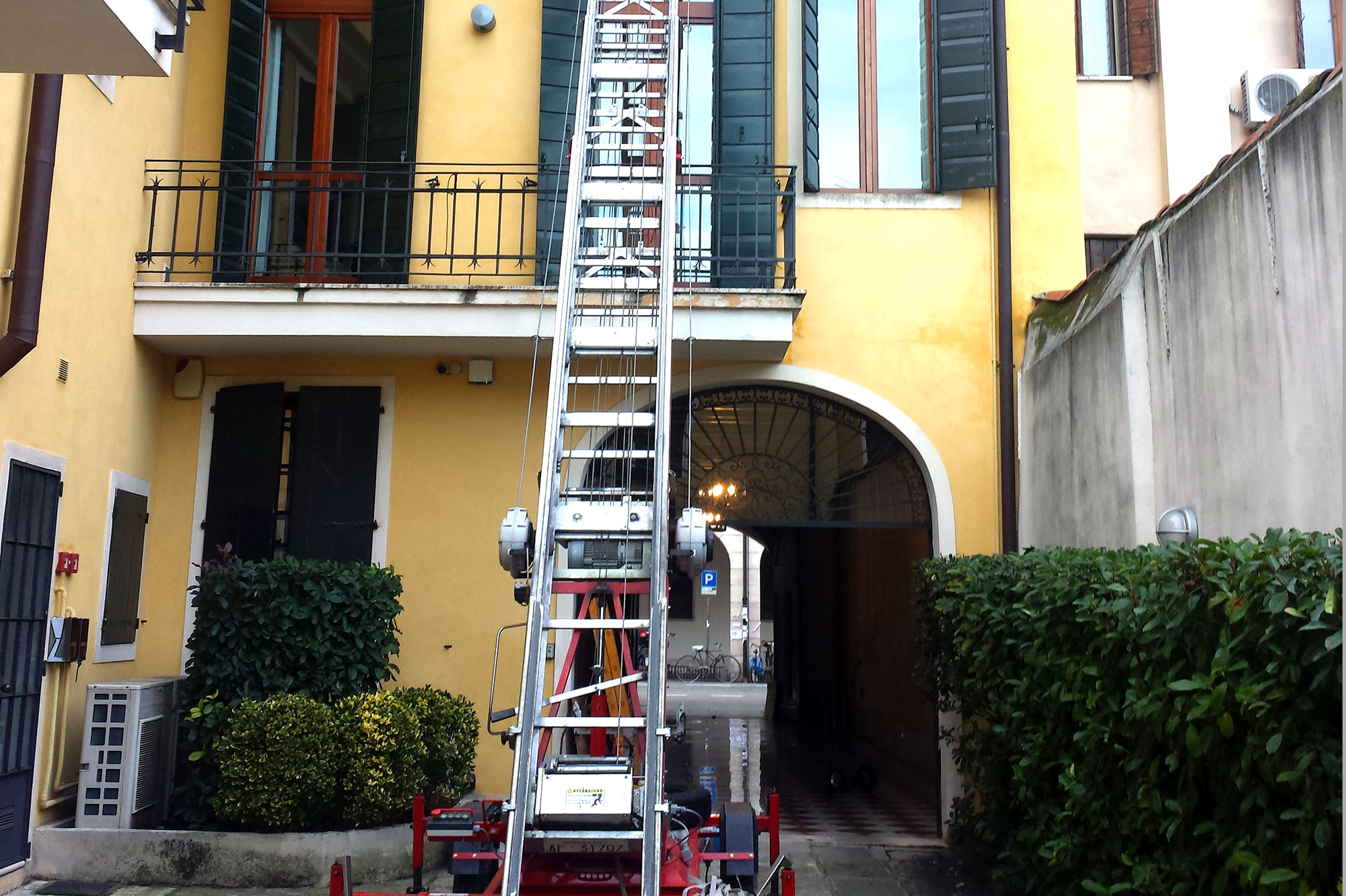 Trasloco con elevatore a Padova - Balcone