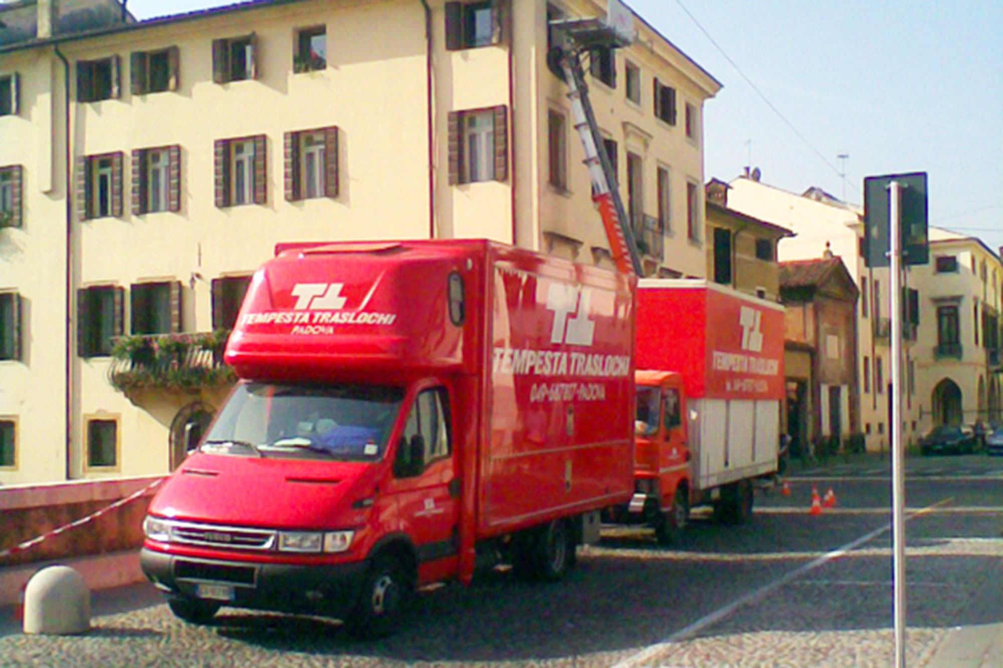 Trasloco con elevatore a Padova - Balcone Trasloco con elevatore a Padova - Balcone
